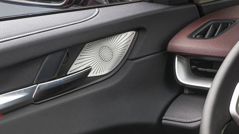 4 жоғары сапалы динамик + 4 вуфер + DTS жүйесі